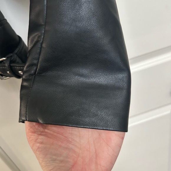 Like new Zara leather jacket - Picture 4 of 6